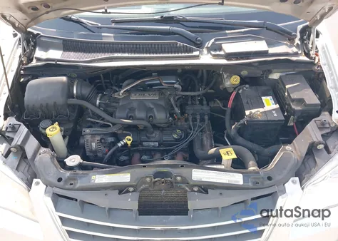 2010 Chrysler Town & Country Touring Plus z USA, uszkodzony, nr VIN 2A4RR8D19AR442324